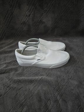 Vans Classic Slip-On Shoes Womens Sz 7.5 Casual Sneakers White Canvas.